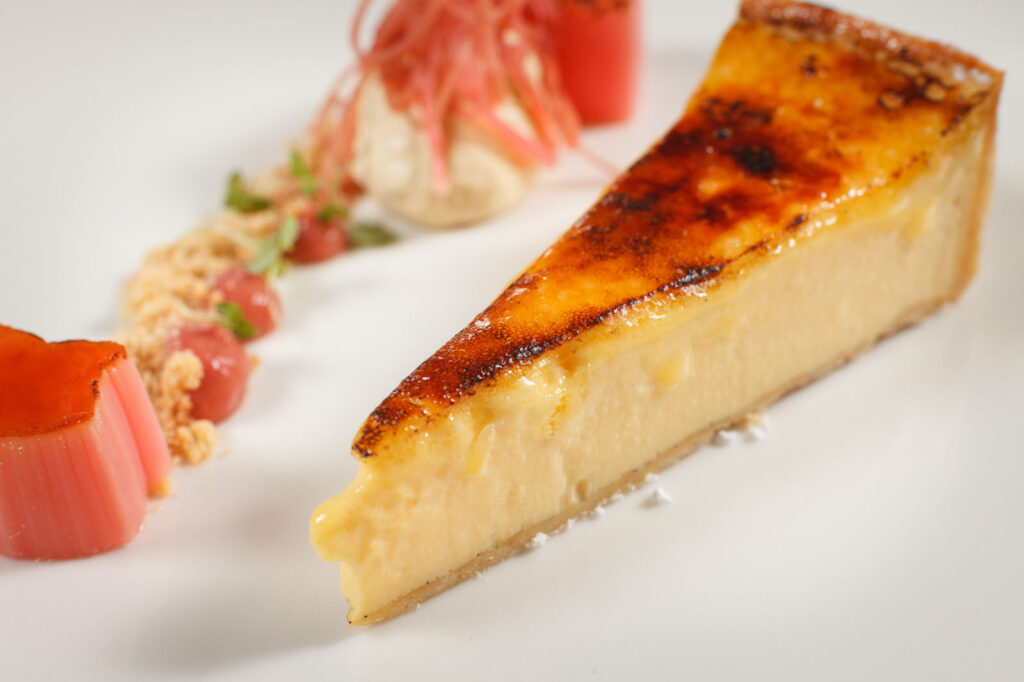Crème brûlée tart with rhubarb and crumble dessert