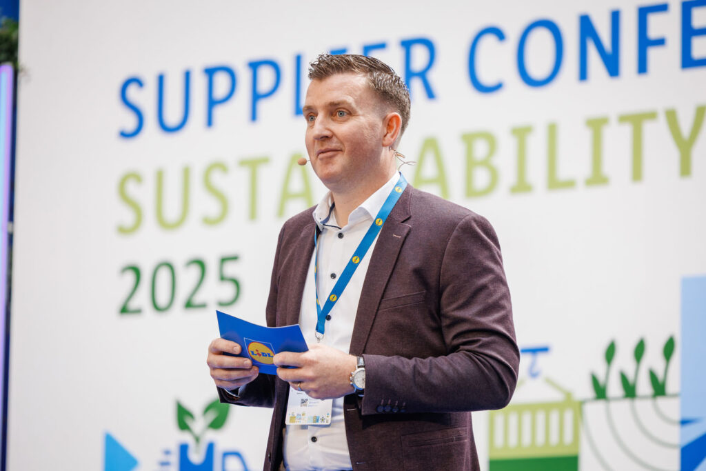 Man speaks at Lidl sustainability conference.